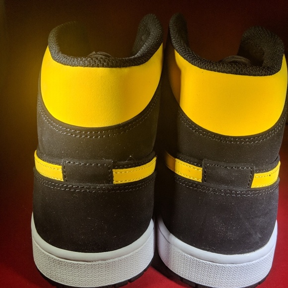 🔱Jordan 1🔱Mid Se Reverse New Love⏳ - Picture 2 of 8